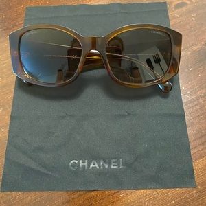 CHANEL - worn once - Oval sunglasses